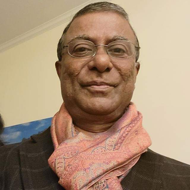 কবিতাঃ চুমু ফেরত চেয়েছে সেই অন্তর্গূঢ় মেয়ে – অমিত চক্রবর্তী